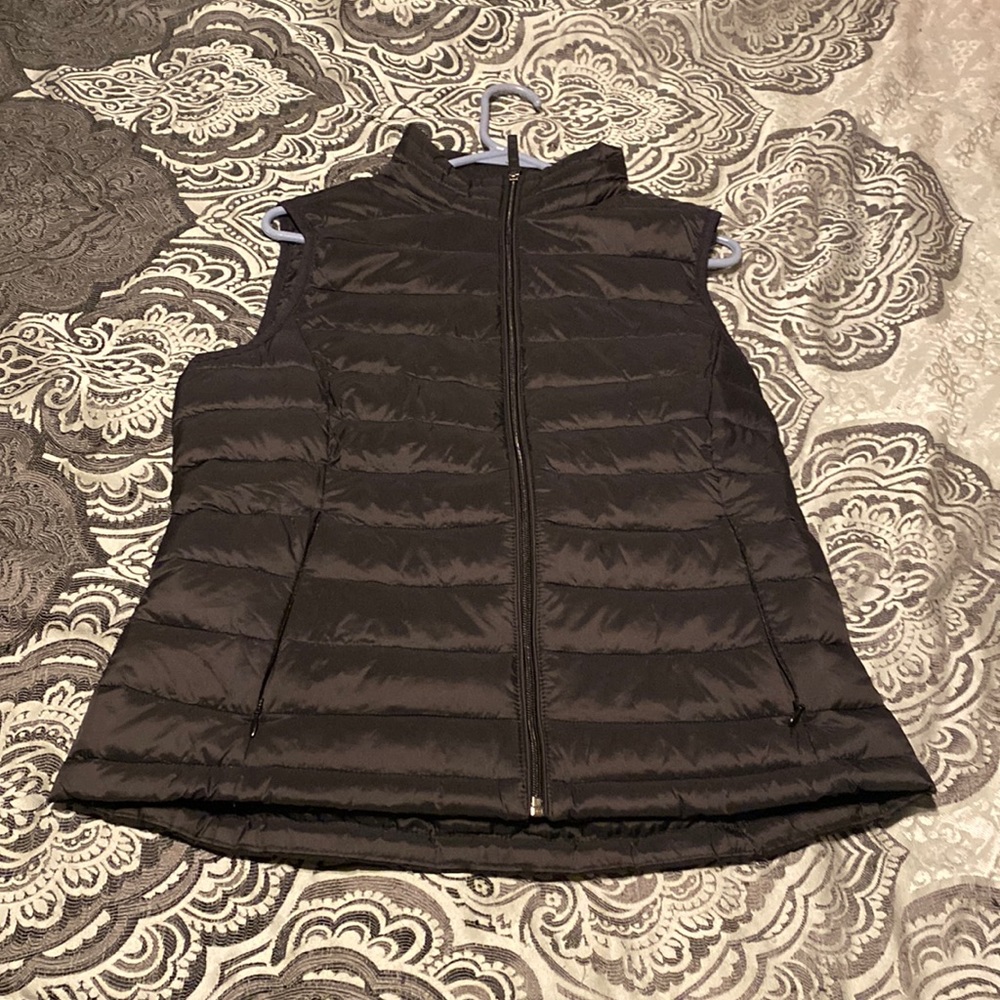 Regular black vest